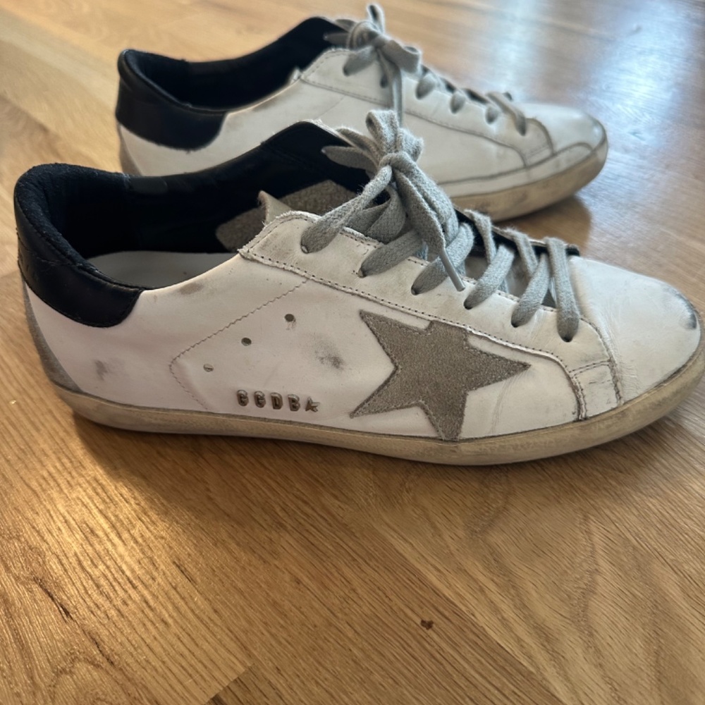 Golden Goose White Leather Sneakers with Grey Star and Black Heel - Picture 5 of 12
